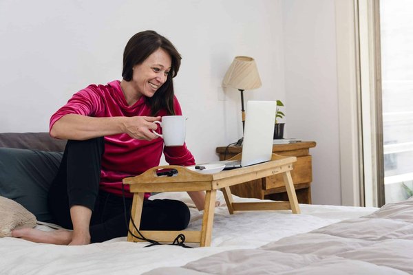 Wie gestalte ich einen altersgerechten Schlafplatz für meinen Seniorhund?